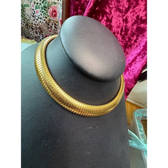 Vintage Gold-Tone Omega Chain Necklace 15-17" Adjustable Length Elegant Statemen - Picture 2 of 4